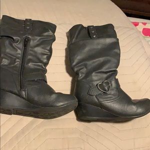Girls black boots